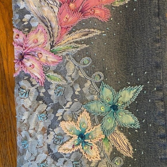Sassy Thai NWT Embordered Lace Sequin Beaded Denim Womens Jean Capri Size 10 - Picture 11 of 11